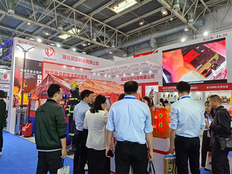 湖北918博天堂携救援装备亮相第二十届国际消防展 为消防清静保驾护航 (12).jpg