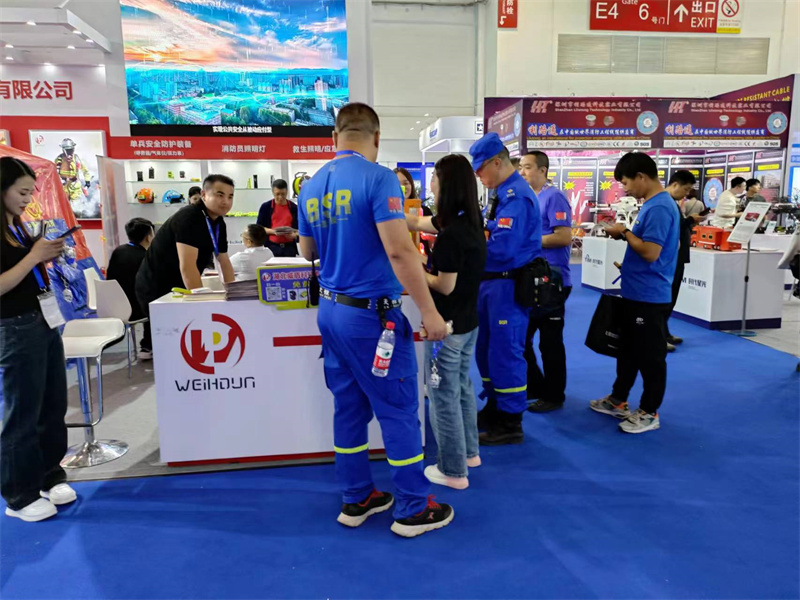 湖北918博天堂携救援装备亮相第二十届国际消防展 为消防清静保驾护航 (8).jpg